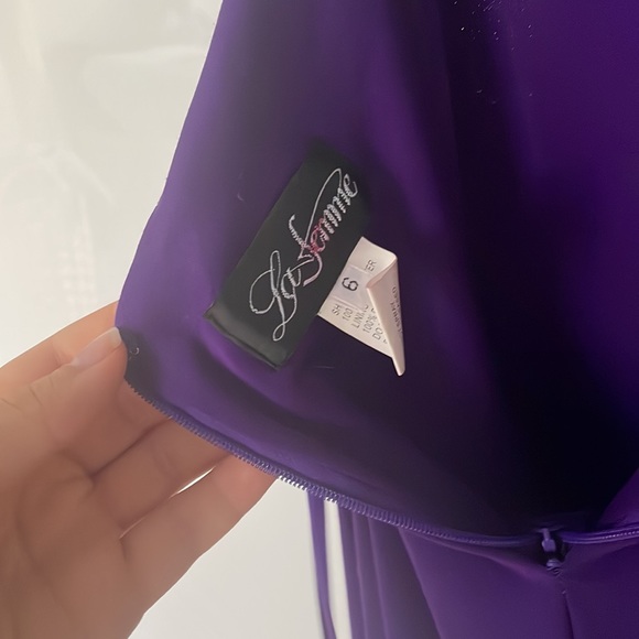 Beautiful rhinestoned purple gown - Picture 4 of 8